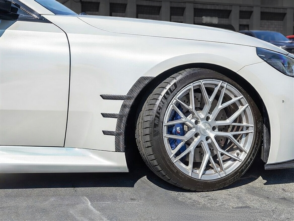 Carbon Fiber Front Fender Trim - BMW M2